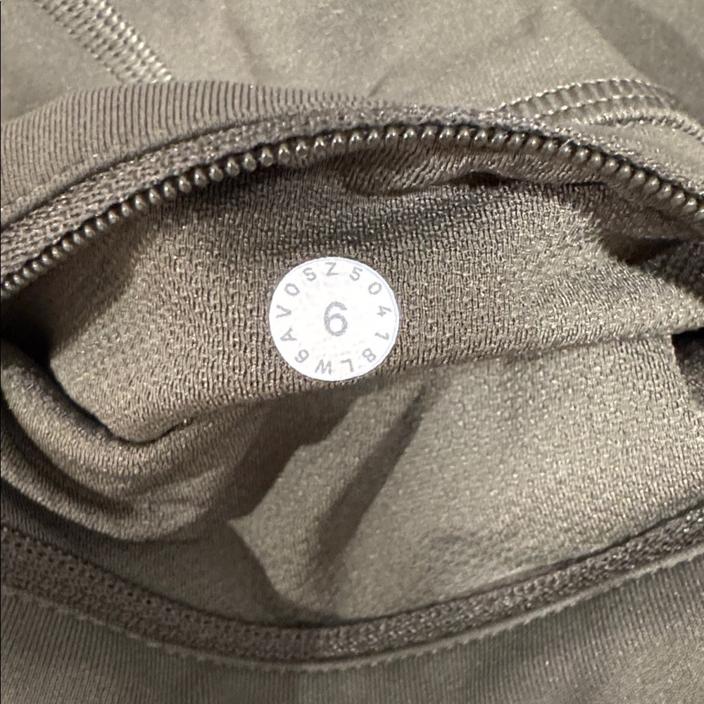 Lululemon Pace Rival 22" Crop Leggings, Grey Sage Green, Size 6 - Picture 9 of 10